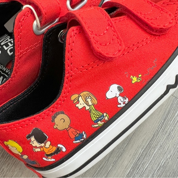 NWT Converse x Peanuts Chuck Taylor All Star 2V Lo Shoes - Picture 7 of 12